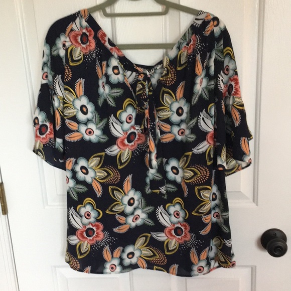 Flowered blouse - Picture 2 of 5